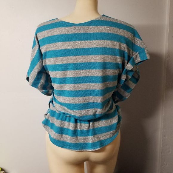 Sweater knitcore knit top Youth sizing but shown on juniors small - Picture 2 of 3